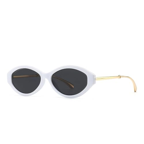 Lunettes de soleil œil de chat rétro pour un look d'été chic en terrasse