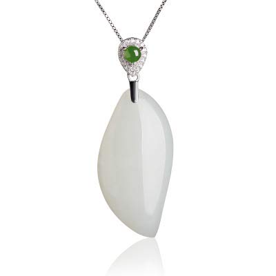Collier pendentif en jade de Hotan naturel et argent 925 au design raffiné