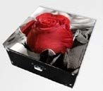 Boîte de rangement fleur rose contre le désordre des bijoux et papiers
