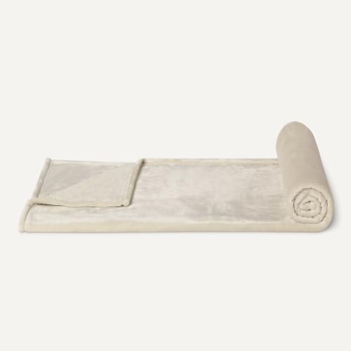 Miniatura 3 de Amazon Basics Manta de Polar Suave y Mullida, Cálida, No Térmica para Sofá, 127cm x 152cm, Beige | Manta Suave, Mullida y Cálida para Sofá y Sillón