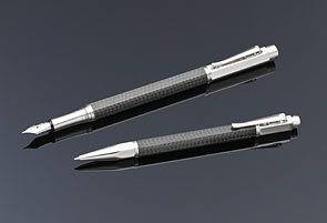 Caran d' Ache Varius カーボンファイバー 万年筆 - カーボンファイバー 細字 4490.007