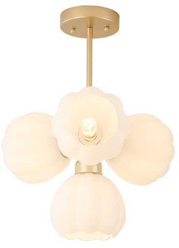 Chandelier linéaire en or pour éclairer une grande table sans éblouir