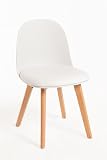 🎨La más coqueta. Mientras que su ergonomía la define como vintage, la selección de materiales y color la definen como vanguardista. Un contraste excelente que la convierte en una silla de diseño único.