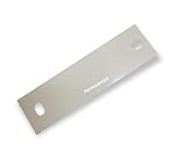 Présente deux trous ovales d'environ 1,3 x 0,9 cm