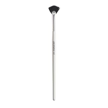 UROPARIS 141 Fan Brush for Makeup | Small Size with Synthetic Bristles & Wooden Handle | Soft Definition & Excess Product Cleanup with Ease - Silver (1 Piece)
