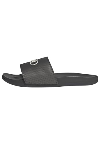 adidas Unisex AUDI F1 TEAM ADILETTE COMFORT SLIDES, utility black/utility black/chalk pearl, 44.5 EU