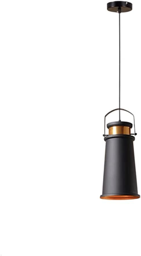 Suspension style industriel vintage en métal noir pour une ambiance bistrot chaleureuse