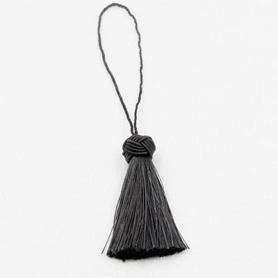 Porte-clés pompons en soie or : retrouvez et décorez vos clés facilement