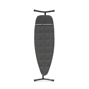 Brabantia Bügelbrett D, 135 x 45 cm – Denim Black | 100% Fairtrade-Baumwolle | XL Bügelbrett, breite Oberfläche | Hitzebeständige Zone für Dampfgeneratoren | Faltbarer Bügeltisch mit Sitzmöglichkeit