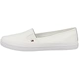UNE COUPE PARFAITE : L’authentique basket à enfiler Tommy Hilfiger ne se contente pas d’attirer tous les regards, elle s’adapte aussi parfaitement au pied.