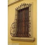 inferriate per finestre in ferro battuto apribili Struttura Fissa: Dimensioni Standard cm 90 x 130 circa: Euro 750,00 + iva Zincatura Facoltativa: Euro 50,00 + iva Le realizzazioni con Arco prevedono un sovrapprezzo da quantificare