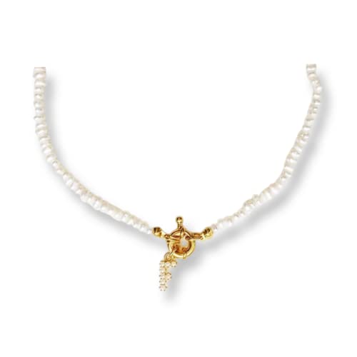 Collier ras le cou perles blanches en plaqué or idéal pour sublimer vos tenues