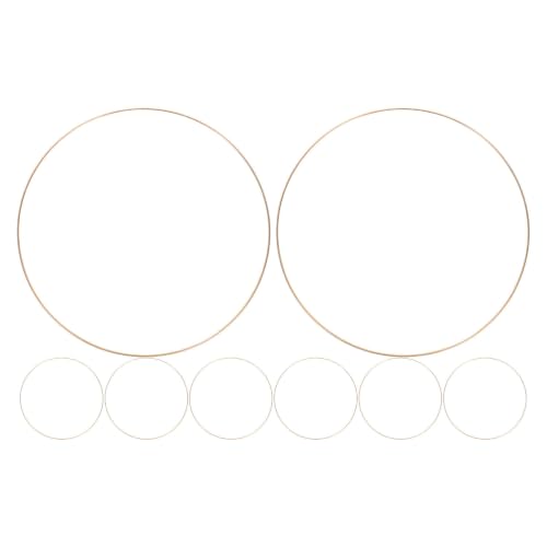 Aros de metal dorado con superficie suave para tejer sin enganches en el estudio