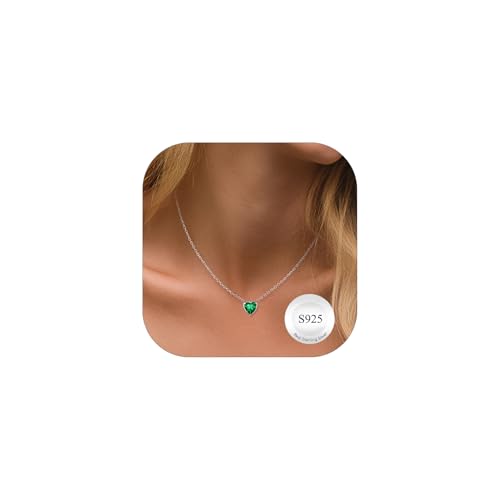 Confezione Regalo Elegante - Presentata in una raffinata scatola regalo, questa collana punto luce donna è pronta per essere donata in ogni occasione speciale, valorizzata da una confezione curata