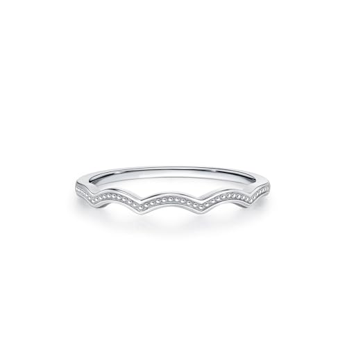Bague ondulée en or blanc à porter seule ou à empiler au quotidien