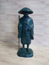 ♢582 親鸞聖人 仏像 立像 金属工芸品 置物 高さ約32cm 現状品 Amazon.co.jp: 親鸞聖人像 置物 金属 合金製 仏像 親鸞像 : ホーム