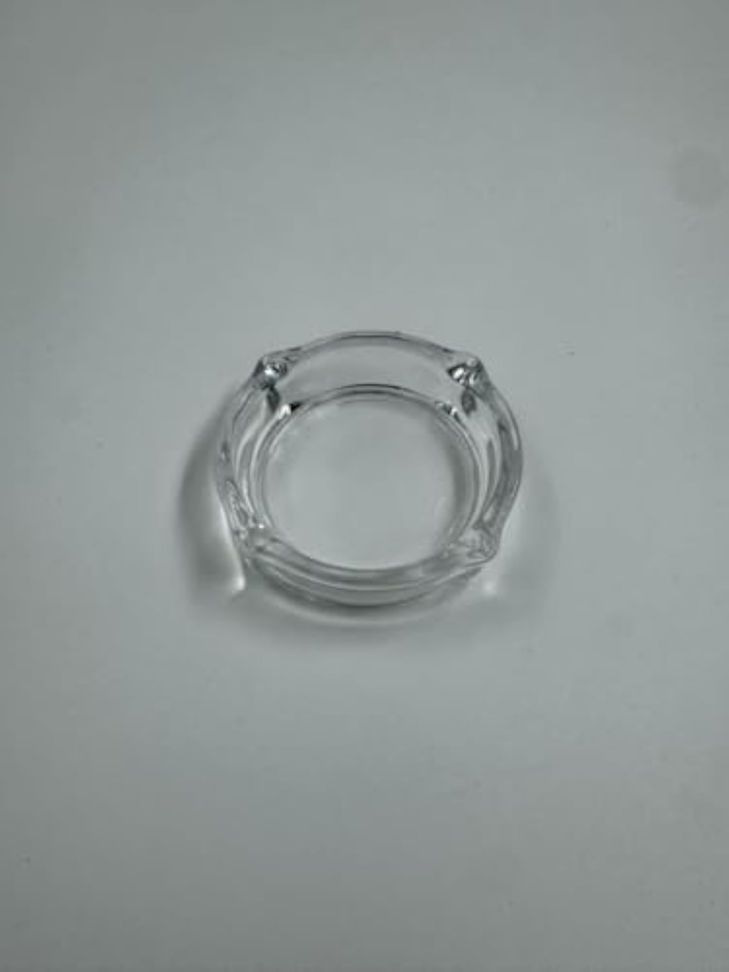 Round Crystal Glass Ashtray for Cigarettes & Cigars