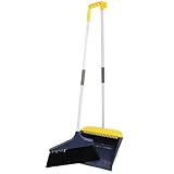 Balai avec pelle : combinaison d'une pelle et d'une balayette, l'une pour ramasser les ordures et l'autre pour les stocker ; balai et pelle à main