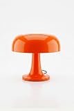 lampade scrivania anni 70 -DESIGN VINTAGE ICONICO: Ispirata alle lampade fungo degli anni '60 e '70, la forma a cappello arrotondato è un pezzo d'arredo statement. Perfetta per chi ama l'estetica retrò, mid-century e lo stile Y2K. -LUCE MULTI-INTENSITÀ: Interruttore sul cavo con 3 livelli di luminosità regolabili. -ALIMENTAZIONE USB UNIVERSALE: Si collega a qualsiasi caricatore USB, power bank o porta USB TV/PC. Nessun adattatore speciale richiesto, pronta all'uso ovunque. -MATERIALE RESISTENTE E LEGGERO: Corpo in policarbonato di alta qualità, resistente agli urti e al calore. -DIMENSIONI COMPATTE E VERSATILI: Altezza 21 cm, diametro diffusore 25 cm, base 13 cm.