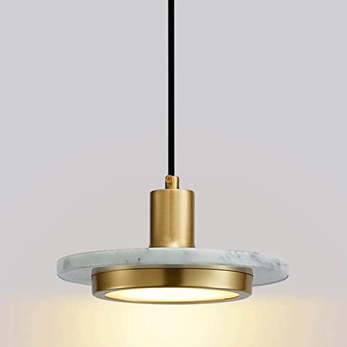 Lustre de ferme et lampe suspendue pour un salon chaleureux et accueillant