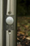 Lampada da esterno Caserta con rilevatore di movimento e presa, lampada a base moderna in acciaio inox, luce di percorso 45cm, lampada da giardino, E27, illuminazione da giardino IP44, senza lampadina