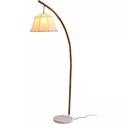 Lampadaire en bambou pour éclairer un coin lecture sombre