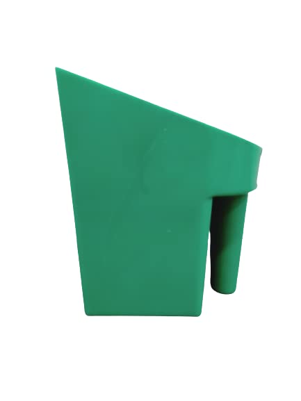 Showman 2 Quart Green Durable Plastic Liquid Or Dry Product Grain Pellet Supplement Feed Scoop…