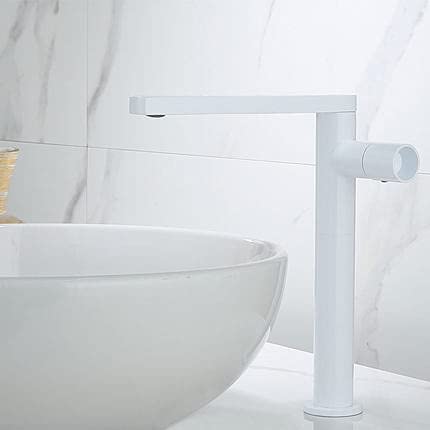 Robinet d'eau chaude et froide or rose blanc pour rénover une salle de bain moderne