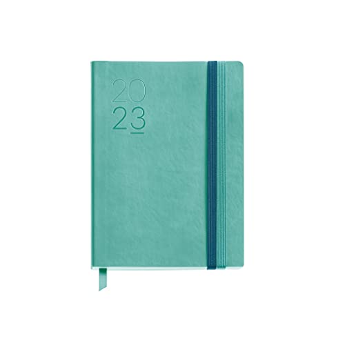 Miquelrius - Agenda anual 2023 - Día Página - Tamaño 122 x 168 mm - Cubierta flexible símil piel cosida - Doble cierre goma elástica - Español, Inglés y Portugués - Azul