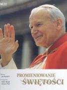 Paperback Radiance of Sainthood [Polish] Book