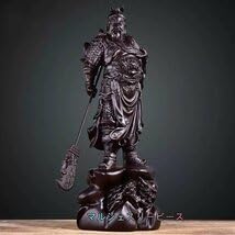 三国志の武将　関羽の木彫の彫刻 Amazon.co.jp: 木彫 中国武将 三国志 関羽像 仏教工芸 精密細工 精密