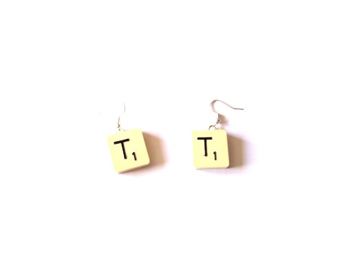 Pendientes realizados con azulejos de época de un juego de mesa Letra T en Organza Bolsa de regalo