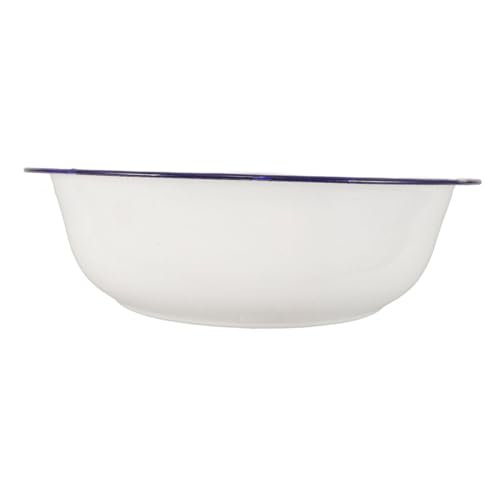 Bain de pieds et soin à la maison avec la bassine émaillée vintage