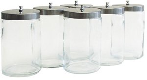 Tarros variados sin etiquetar - Un frasco de vidrio con tapa