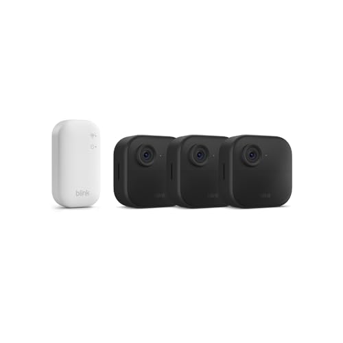 Videocamera Blink Outdoor 4 (Ultimo modello) - Videocamera di sicurezza smart HD wireless, autonomia di due anni, compatibile con Alexa - Sistema a 3 telecamere con Sync Module Core incluso - IP65