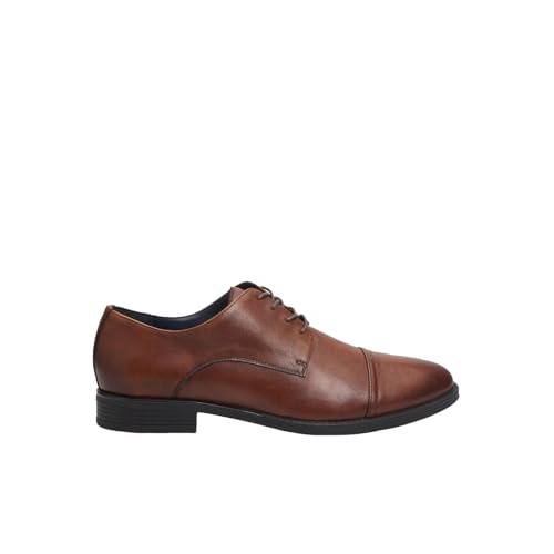 Eleganza senza tempo: Con il loro design raffinato e i dettagli curati, le stringate da uomo completano ogni outfit con classe.