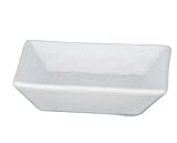 En elegante color blanco, decorada con laboriosos ornamentos