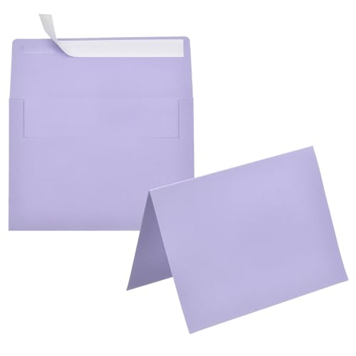 Cartes pliées avec enveloppes auto-adhésives pour éviter la colle