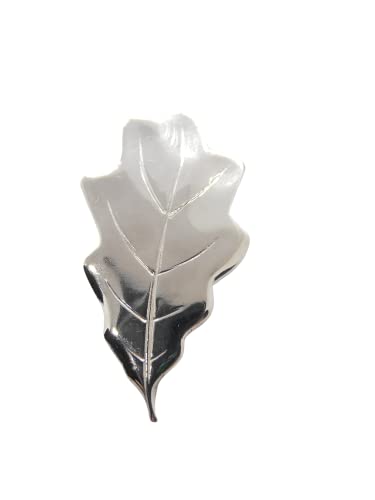 Pins feuille de chêne en argent pour accessoiriser un manteau d'automne