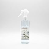 MÁS DETALLES: se presenta en envase de 300 ml con cómodo pulverizador de palanca. Su aroma Spa hace que el aire del mediterráneo inunde tu hogar. Llena el espacio de frescura con notas marinas y brisa de suave oleaje.