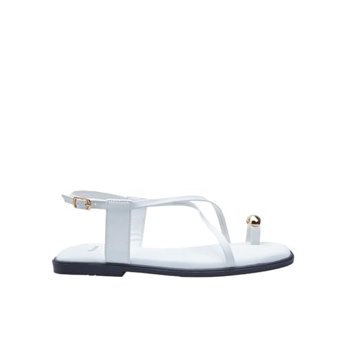 Comfort leggero: Realizzati con materiali traspiranti e suole flessibili, i sandali assicurano una sensazione di leggerezza e comfort durante tutto il giorno.
