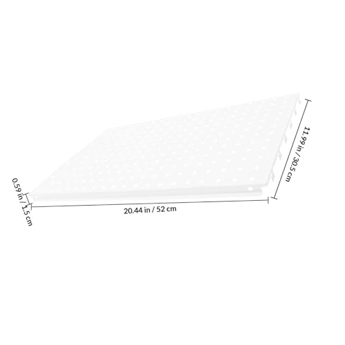 Tablero perforado para colgar herramientas de forma estable sin ocupar mesas 2