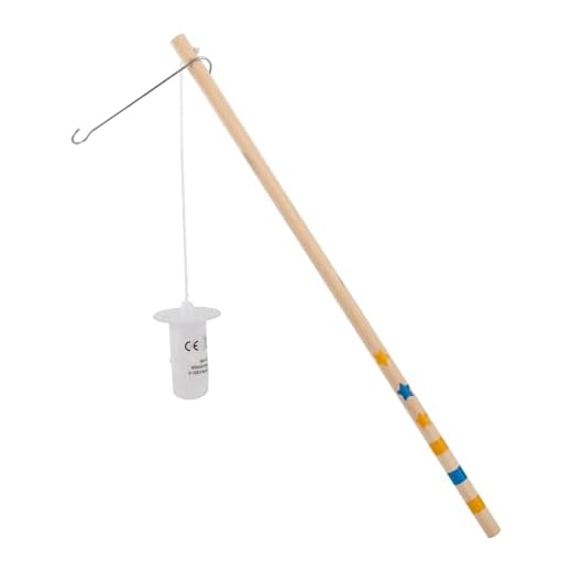 Idena 31841 - Laternenstab aus Holz mit LED Lämpchen, ca. 30 cm, bemalter Holzstab mit Drahtbügel für Laternen, inkl. Batterien
