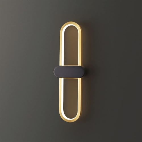 Applique de couloir ovale dorée pour créer une ambiance chaleureuse dans votre entrée