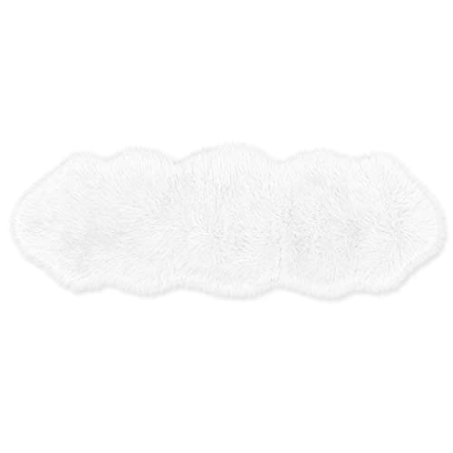 Teppich Wölkchen Alfombra de imitación de Piel de Cordero | Salón Dormitorio Deco | Piel de Oveja como Colcha, cojín de Asiento, Piel para Silla, sofá, Cama | Blanco   55x160 cm