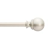 Verstellbare Gardinenstange mit Endstücken an beiden Enden