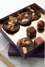 CG CHOCOLATIERS - Boîte de Chocolats Excellence 300g Panier Garni Coffret Gourmand à Offrir Idéal pour Cadeau Fête des Mères Fête des Pères Anniversaire Noël Retraite