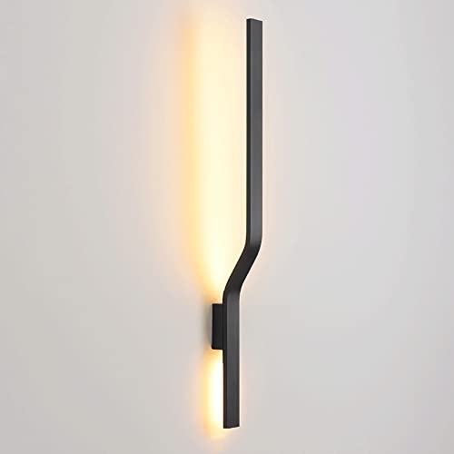 Lámpara de pared con tira de metal y luz cálida para decorar un pasillo elegante 2