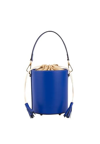 Sac seau en cuir femme idéal pour passer du bureau à une terrasse parisienne