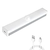 【 USB RECARGABLE 】: La batería no tiene que ser reemplazada y simplemente se carga mediante un cable USB (incluido). El voltaje de carga es de 5V DC, que se puede conectar al ordenador o a cualquier fuente de energía. Durante la carga se enciende una luz roja y cuando está cargada completamente, se enciende la luz verde.